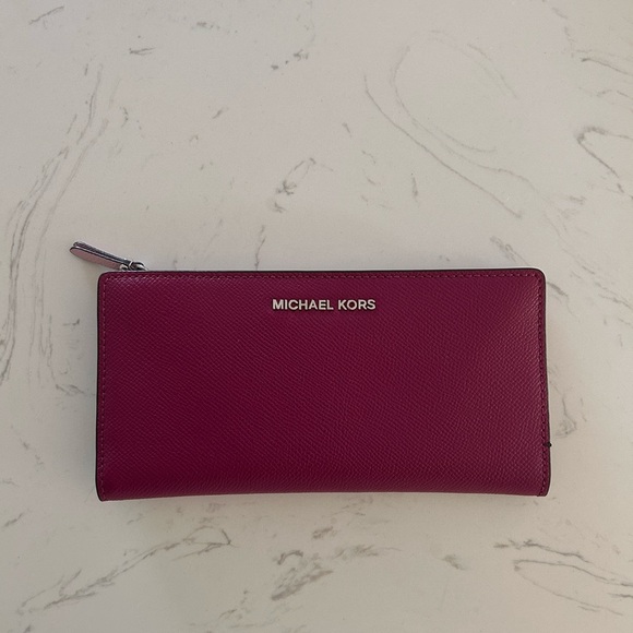 Michael Kors Wallet- NWOT - Picture 1 of 16